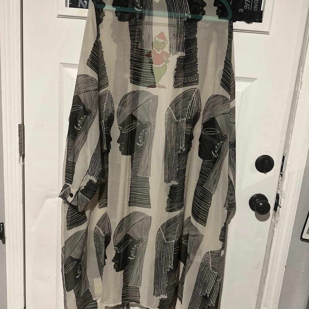 Vintage. Elegant Black and Gray Women's Graphic Coat - Picture 7 of 11